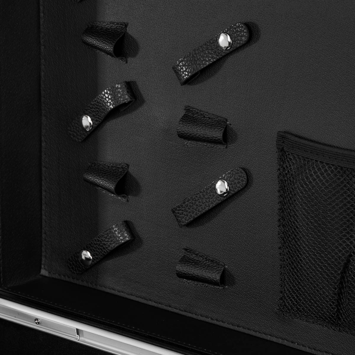 Gabbiano mobiili kampaamo ja työkärry samassa V21, musta Gabbiano mobiili kampaamo ja työkärry samassa V21, musta