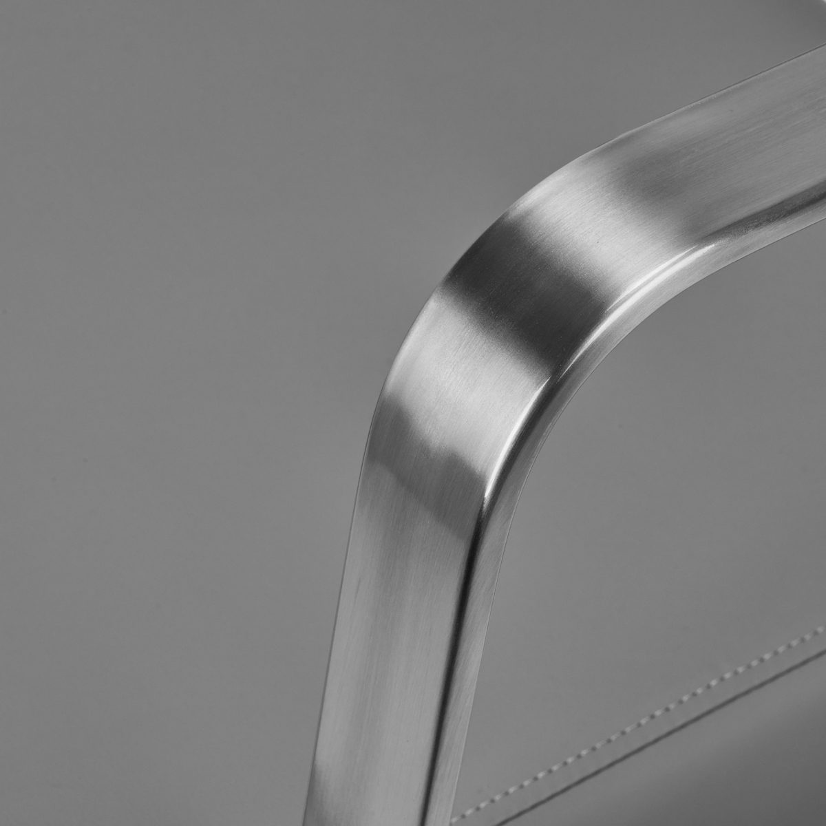 Kampaamotuoli Porto harmaa/teräs Kampaamotuoli Porto harmaa/teräs