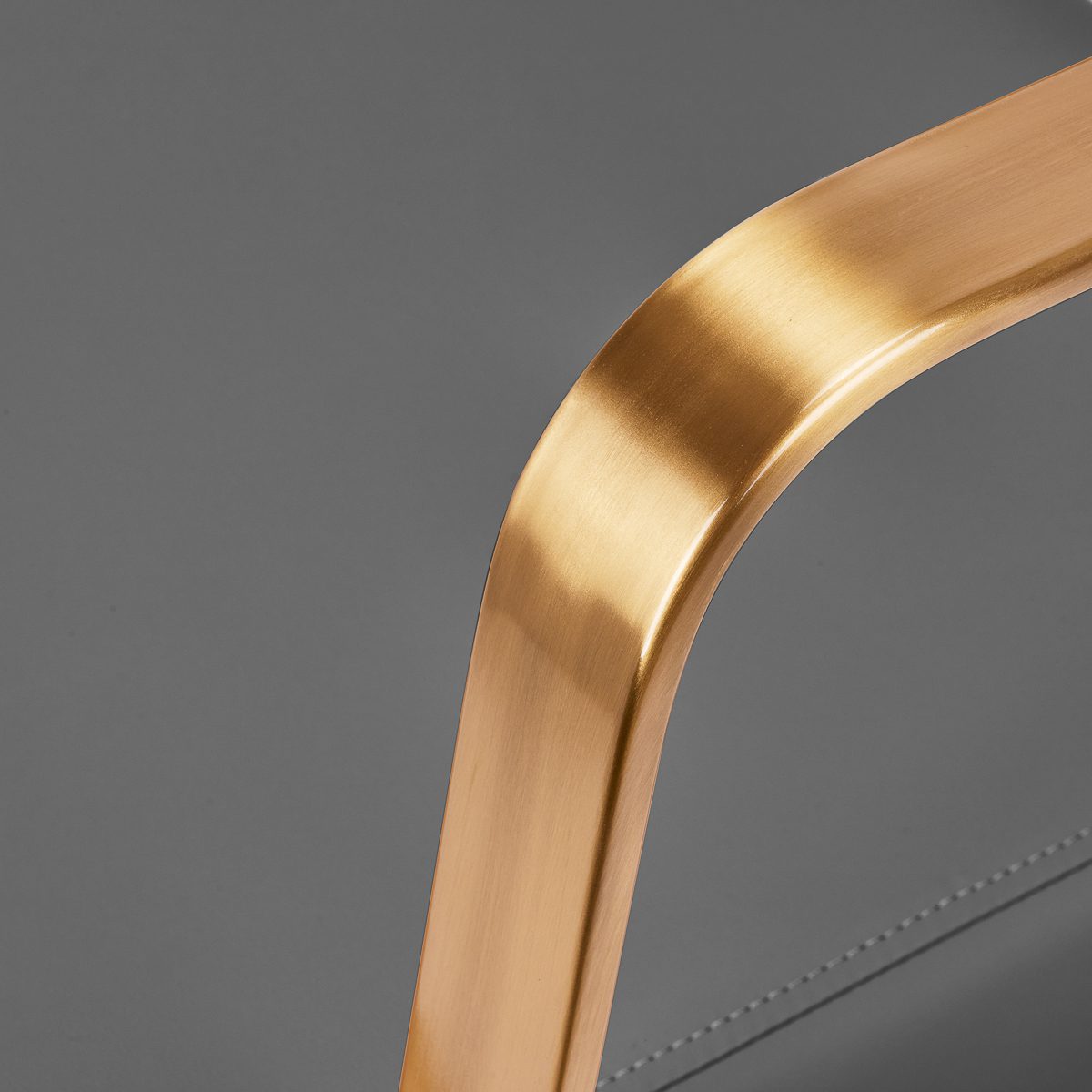 Kampaamotuoli Porto GM harmaa/kulta Kampaamotuoli Porto GM harmaa/kulta