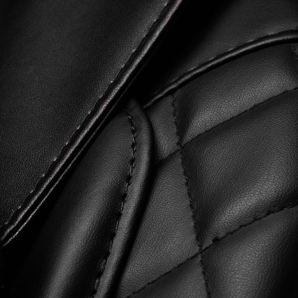 SAKURA HIEROVA TUOLI LUXURY 808 MUSTA SAKURA HIEROVA TUOLI LUXURY 808 MUSTA