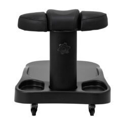 Azzurro pedikyyrivadin jalusta musta