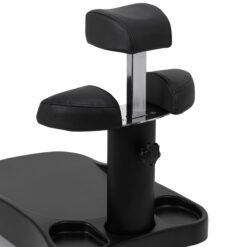 Azzurro pedikyyrivadin jalusta musta