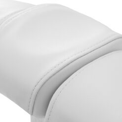 Azzurro pedikyyrivadin jalusta valkoinen