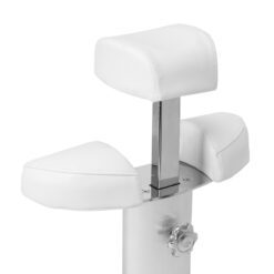 Azzurro pedikyyrivadin jalusta valkoinen