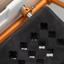 Gabbiano Head Spa Maldives kampaamon pesupaikka ja hoitovuode, beige