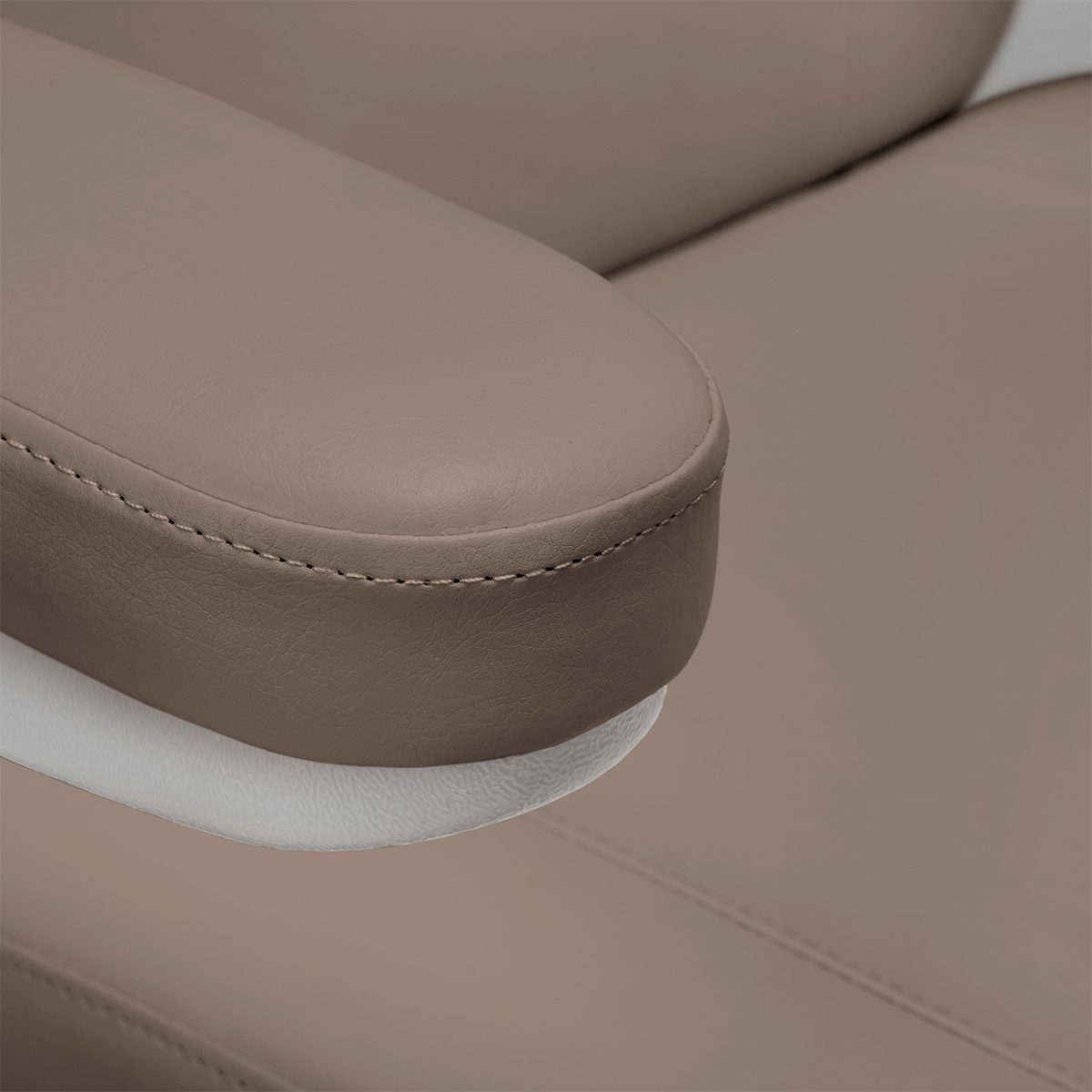 Hoitotuoli Sillon Classic, sähkökäyttöinen, 3 moottoria, ruskea Hoitotuoli Sillon Classic, sähkökäyttöinen, 3 moottoria, ruskea